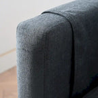 Canapé d'angle 4 places gris foncé avec pouf mobile et accoudoir de rangement