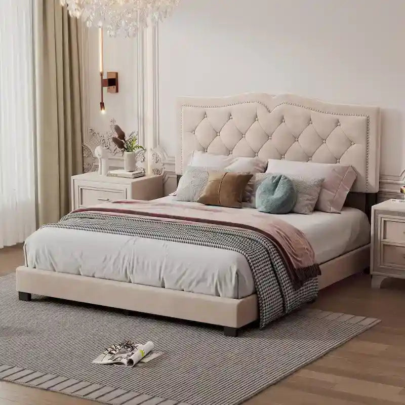 Lit plateforme tapissé en velours, taille Queen, avec tête de lit capitonnée