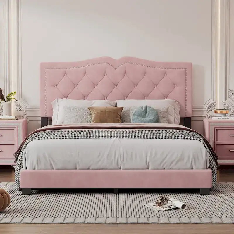 Lit plateforme tapissé en velours, taille Queen, avec tête de lit capitonnée